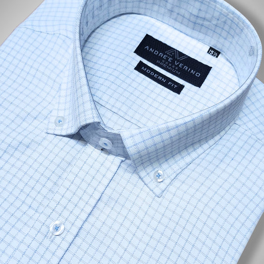 CAMISA ANDRE'E VERINO PREMIUM - BOTON EN EL CUELLO CASUAL CUADROS CELESTES Y FONDO BLANCO FULL DOBBY