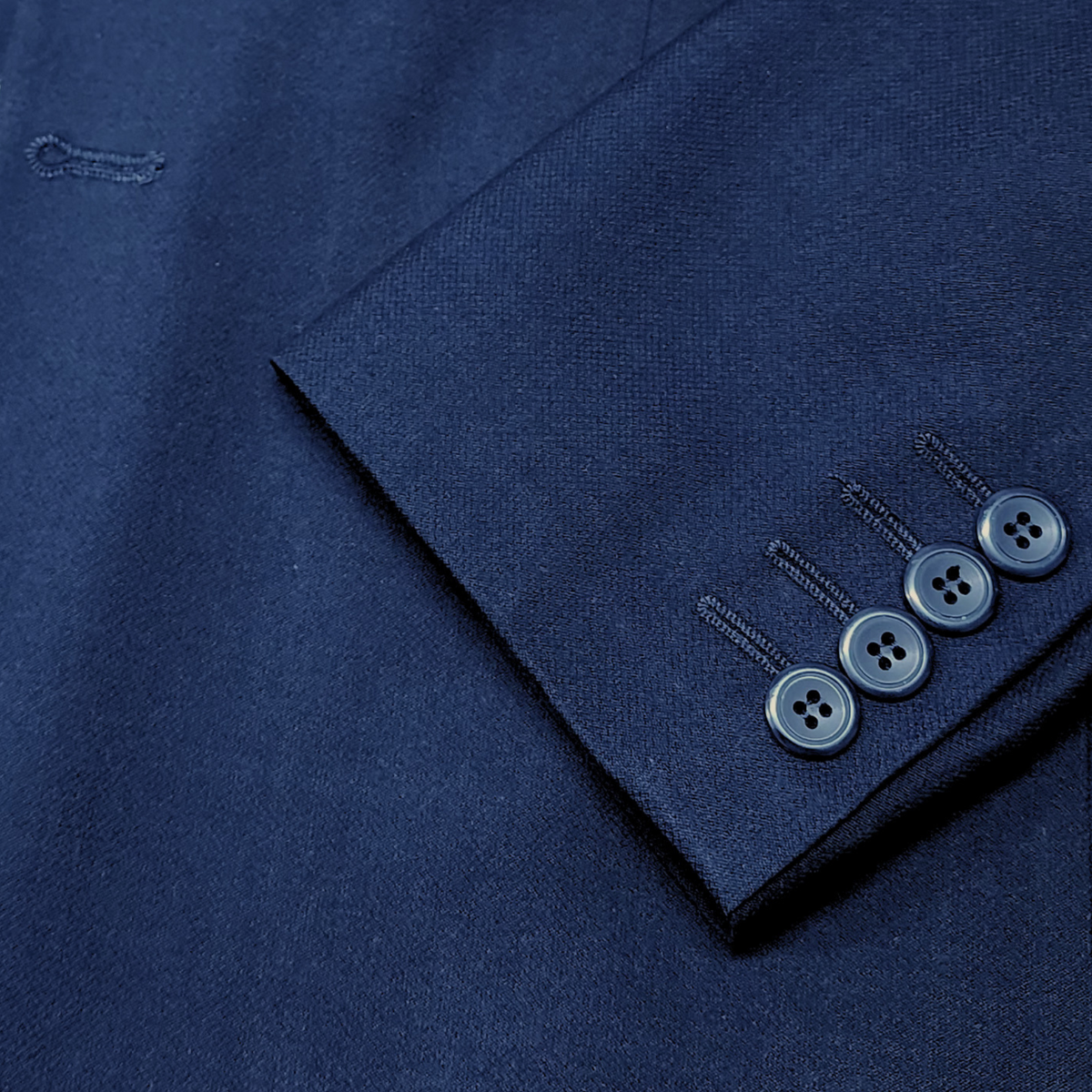Traje ModernFit lanilla stretch color azul noche texturizado.