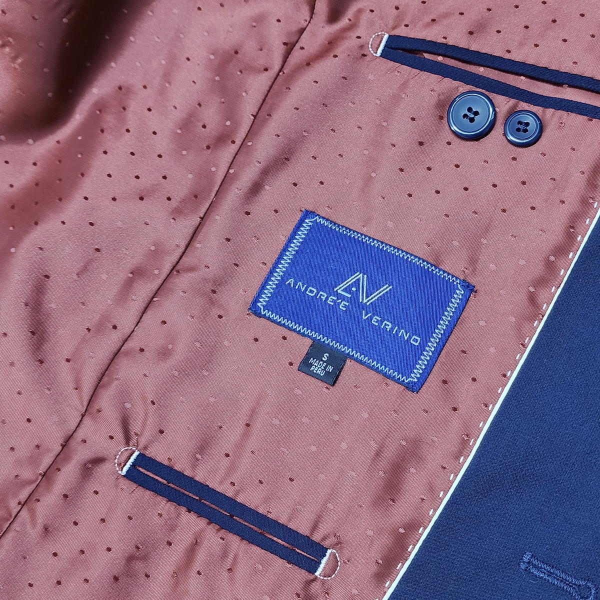 Traje ModernFit lanilla stretch color azul noche texturizado.