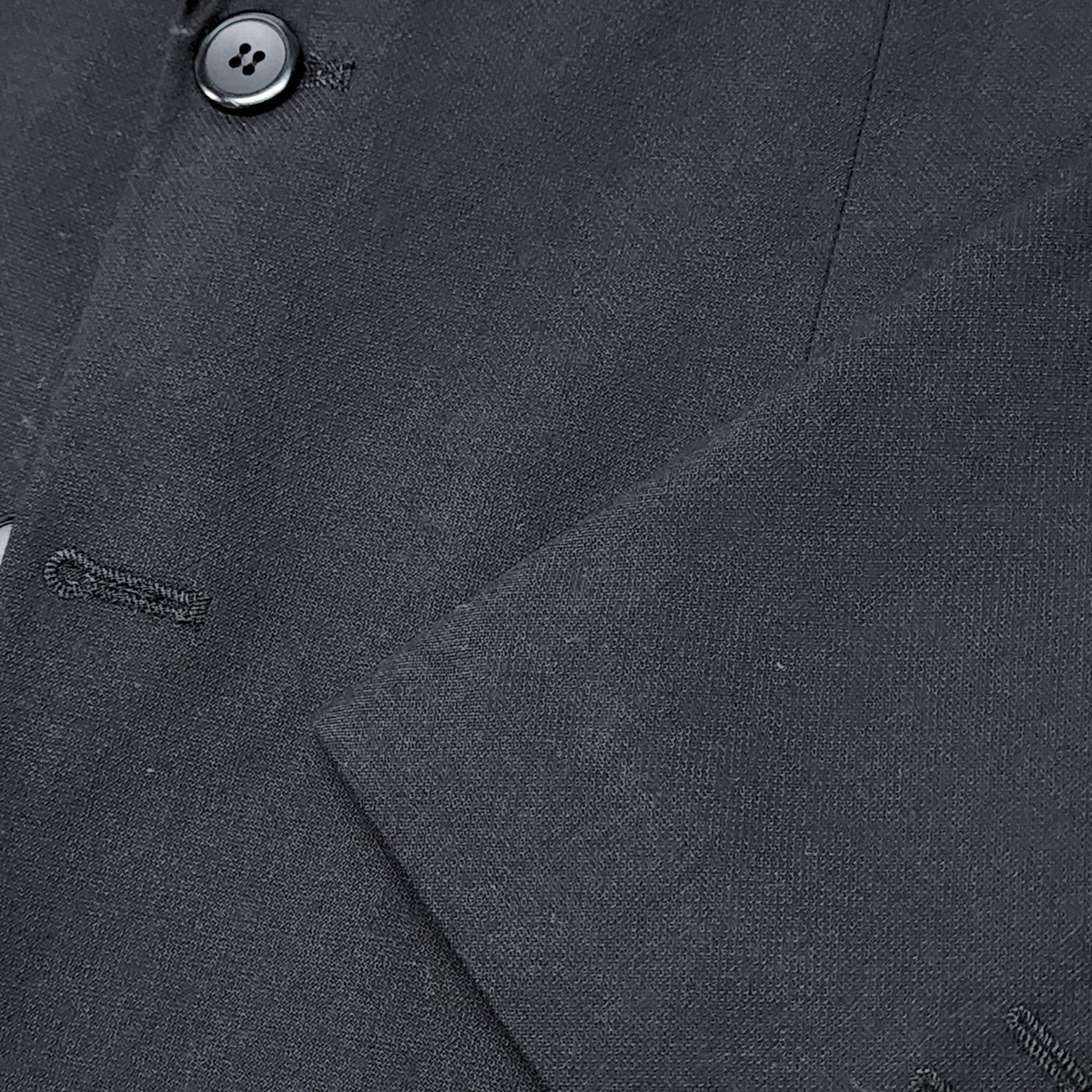 Traje ModernFit lanilla stretch color negro texturizado.