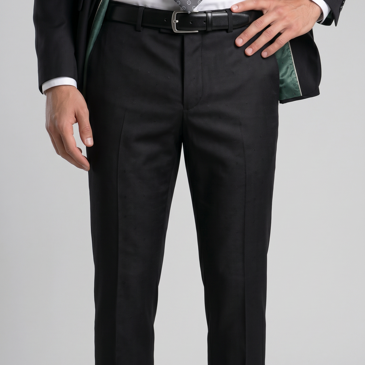 Traje ModernFit lanilla stretch color negro texturizado.