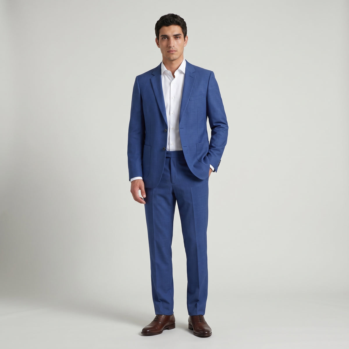 Traje casual ModernFit lanilla stretch color azul italiano bolsillo parche texturizado.